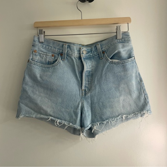 Levi's Pants - Levi's wedgie shorts in light blue